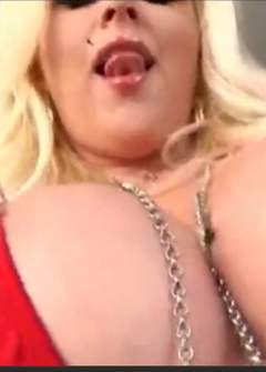 Секс бомба с большими сосками