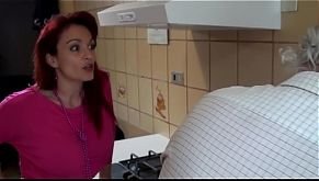 Postino si scopa casalinga e cornifica marito Mary Rider Capitano Eric