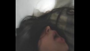 pervertido se aprovecha de mi cuando me quedo sola en casa, me hace gemir tan rico que quisiera gritar 2 min