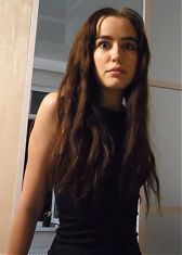 Девушка в шоке, незнакомец на вечеринке предложил ей сесть на лицо