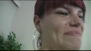 Сняла милые трусики и подставила попку под пенис