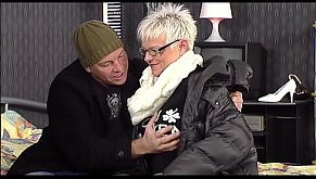 Amateur German Mom needs the cash