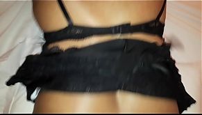 O amigo gozou primeiro e marido teve que meter pra ela gozar