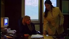 Delfyn Delage secrétaire perverse et salope