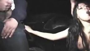 Свингерская вечеринка на парковке для автомобилей